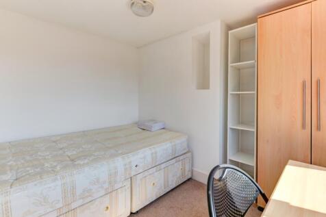 G4 83 Brading Road bedroom 6