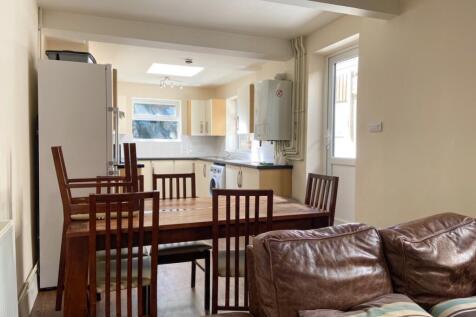 16 Hollingbury Road Kitchen Lounge Area