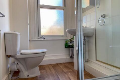 16 Hollingbury Road Bathroom 2