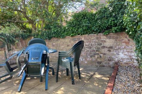 16 Hollingbury Road Outside Area (3)