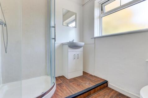 6 Nyetimber Hill Bathroom 2