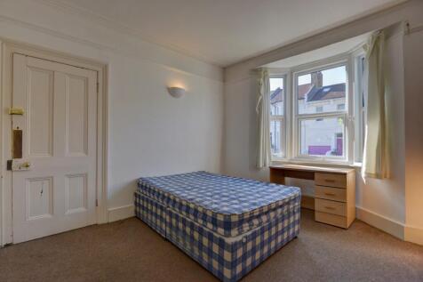 8 DeMontfort Road Bedroom 1