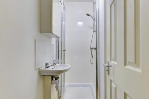 12 Pevensey Road Bathroom 2