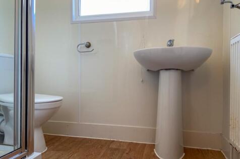 3 Elm Grove Bathroom 1