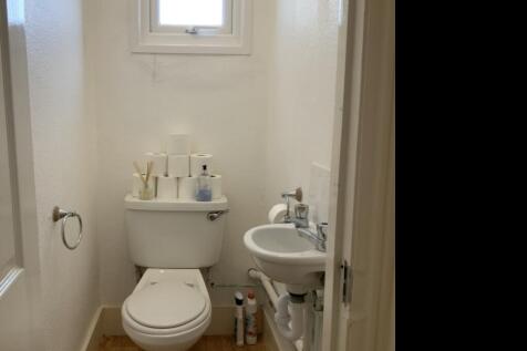 16. FF Shower Room