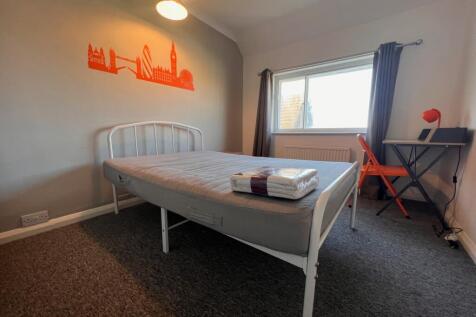 40 Stephens Road - Bedroom 1 (1)