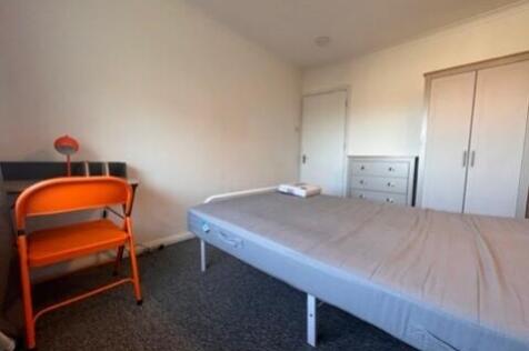 40 Stephens Road - Bedroom 1 (2)