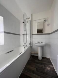40 Stephens Road - Bathroom (1)