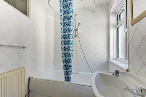 3 Hollingbury Road Bathroom (1)