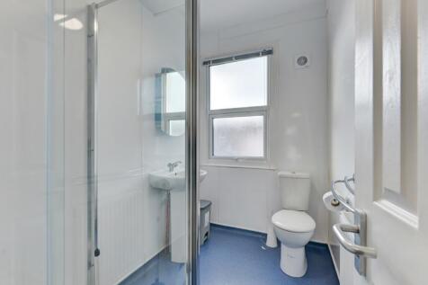 28 Gordon Road Bathroom