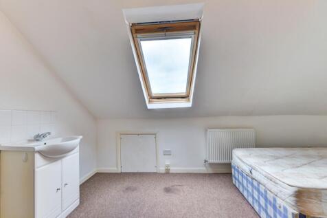 36 Beaconsfield Road-30