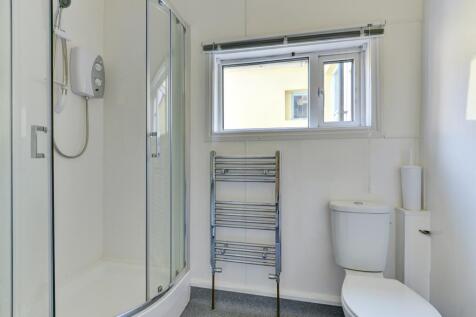 68 Whippingham Road Bathroom 1