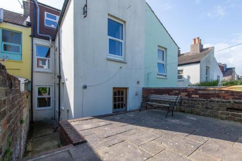 68 Whippingham Road Garden (3)