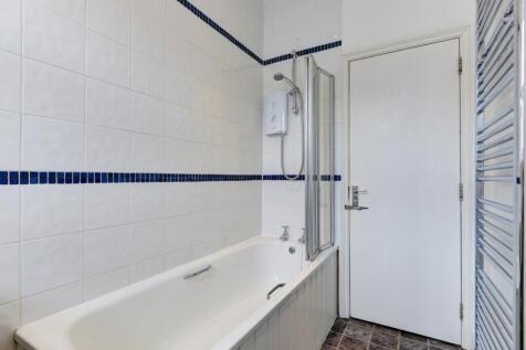 BATHROOM 2 (2)