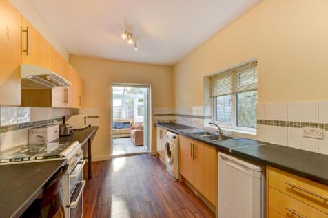 84 Brading Road Kitchen