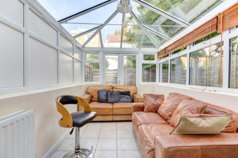 84 Brading Road Lounge (2)