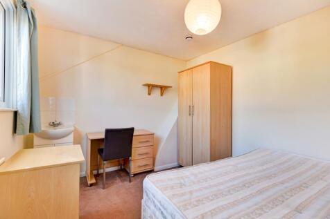 84 Brading Road Bedroom 6 (2)