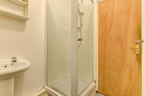 BATHROOM 2 (2)