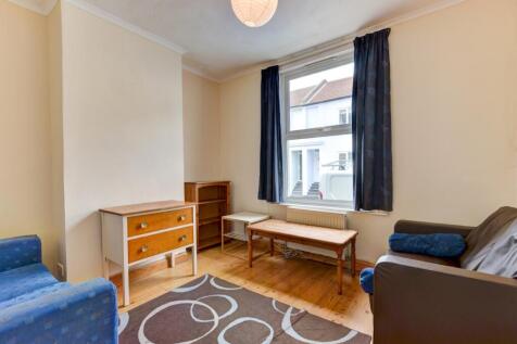 28 Franklin Street Lounge