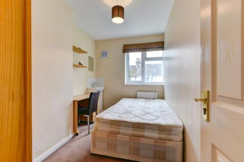 23 Caledonian Road Bedroom 5