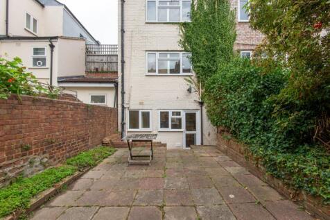 23 Caledonian Road Outside Area