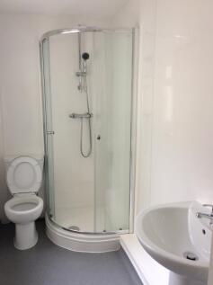 6 Upper Wellington ground floor shower room