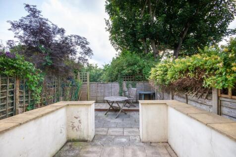 97 Bonchurch Road Outside Area (3)