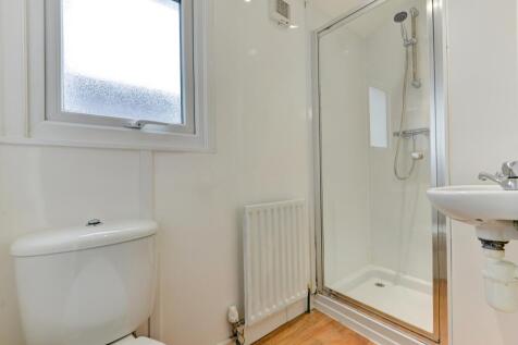 100 Bonchurch Road Bathroom (2)