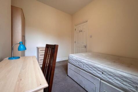19 Hollingbury Park Avenue - Bedroom 2 (2)