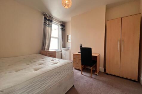 19 Hollingbury Park Avenue - Bedroom 4 (1)
