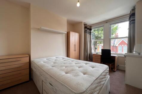 19 Hollingbury Park Avenue - Bedroom 5 (1)