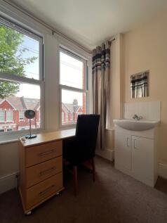 19 Hollingbury Park Avenue - Bedroom 5 (2)