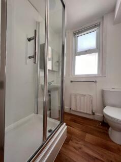 19 Hollingbury Park Avenue - Bathroom 2 (1)