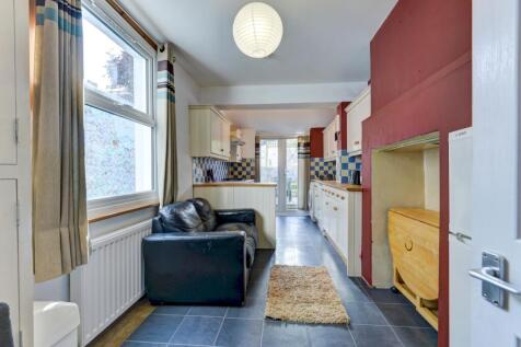 103 Whippingham Road Lounge Area