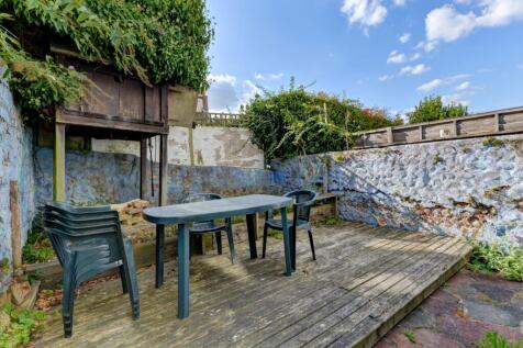 103 Whippingham Road Outside Area (2)