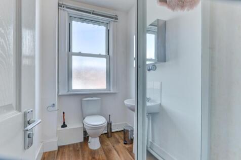 27 Hollingbury Road Bathroom 2
