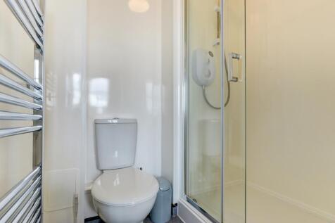 2 Bristol Gardens Bedroom 4 Ensuite