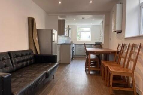 3 Totland Road - Lounge (1)