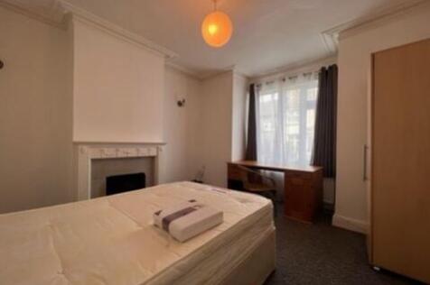 3 Totland Road - Bedroom 1 (1)