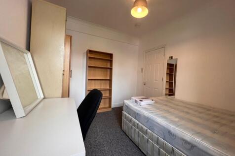 3 Totland Road - Bedroom 2 (2)