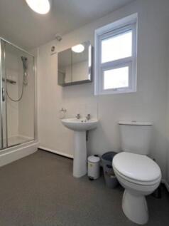 3 Totland Road - Bathroom 1 (2)