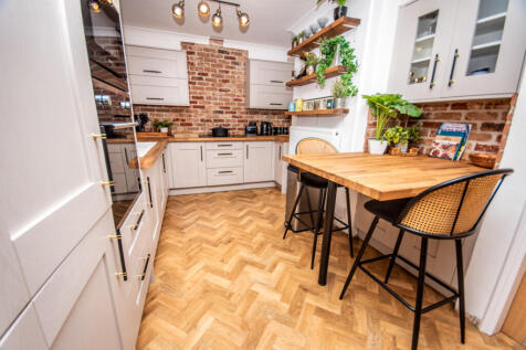 BESPOKE FITTED KI...