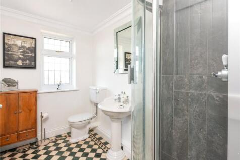 Bed One En Suite