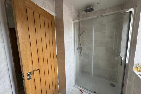 Ensuite 2.jpg