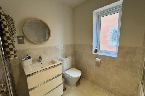 Bathroom 3.jpg
