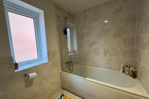 Bathroom 2.jpg