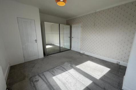 Bedroom 1.jpg