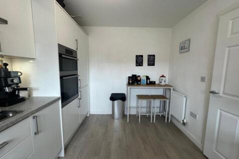 Kitchen 2.jpg