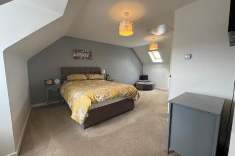 Bedroom 1.jpg