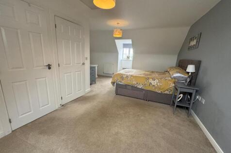 Bedroom 1 (2).jpg